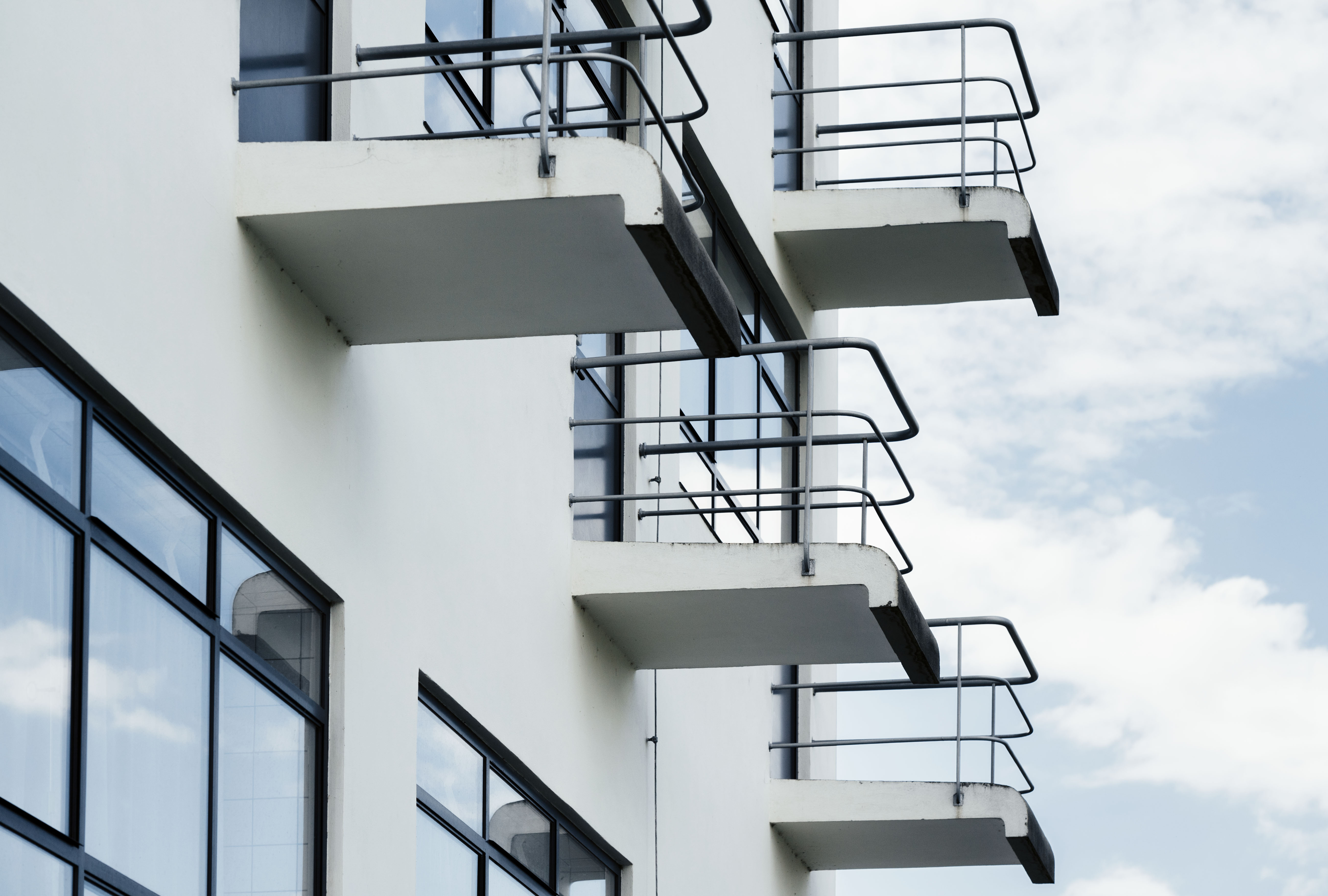 Dessau-Roßlau Bauhausgebäude / Bauhaus building (1925–26) Balkone des Atelierhauses, Architekt / architect: Walter Gropius Photo: © Tillmann Franzen, tillmannfranzen.com © VG Bild-Kunst, Bonn 2018
