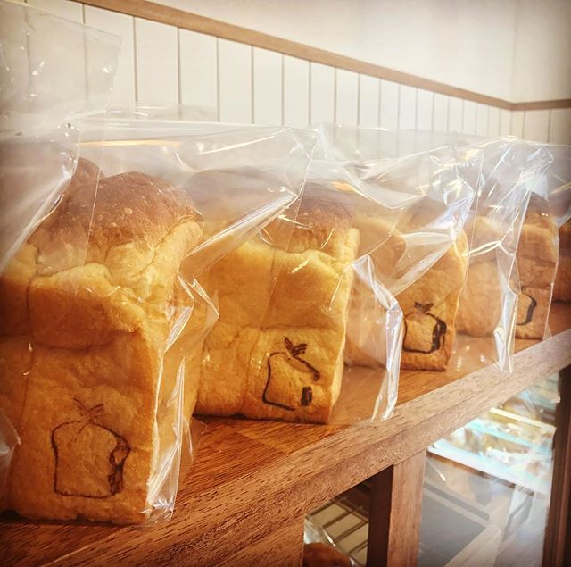 @mochimochibread(옥수점), @mochimochi_gangnam(역삼점)