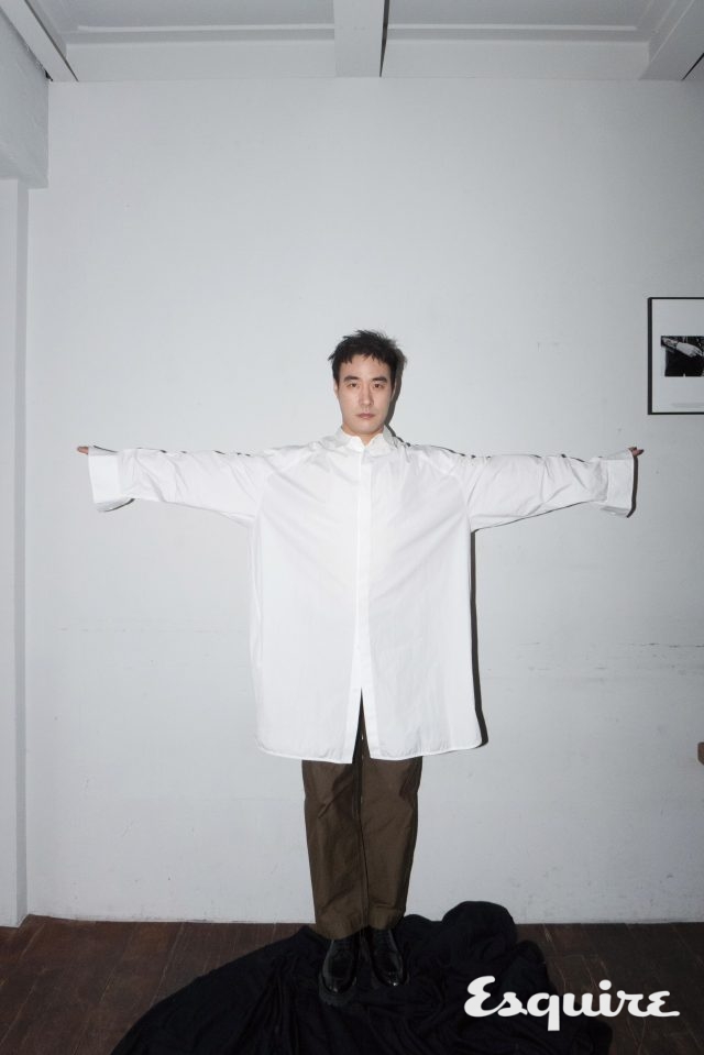 셔츠 준지. 바지 에스피오나지. 구두 바나나핏.