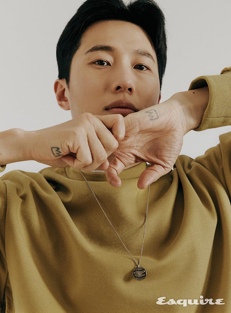 배색 스웨트셔츠 타임옴므.