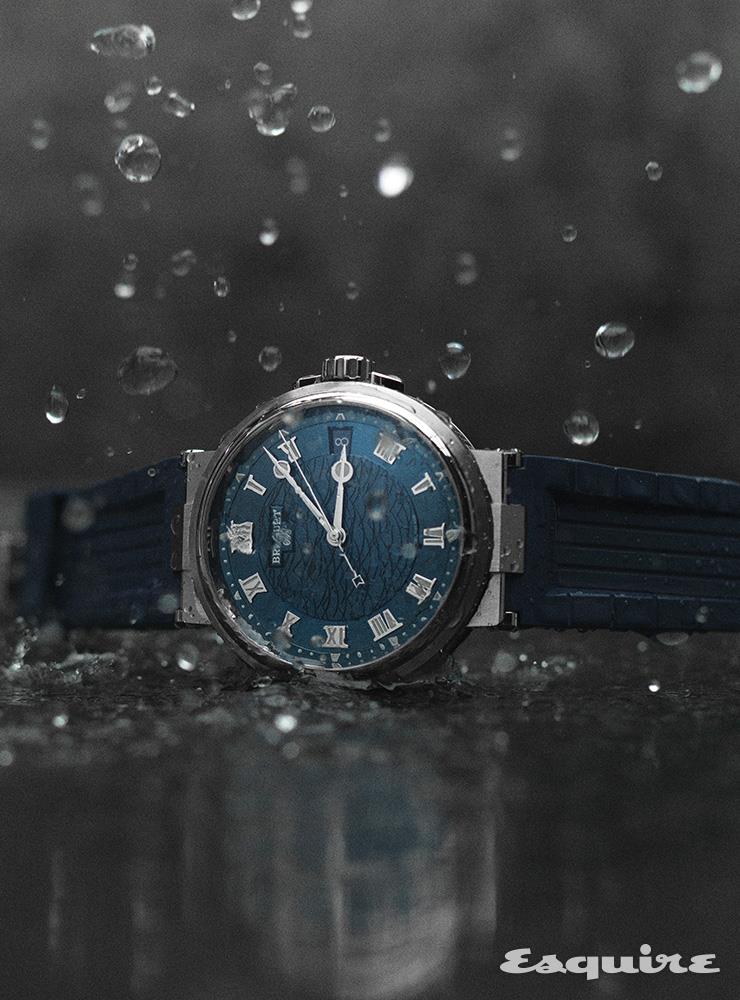 40mm 화이트 골드 케이스의 오토매틱 무브먼트 시계 3500만원대 브레게.