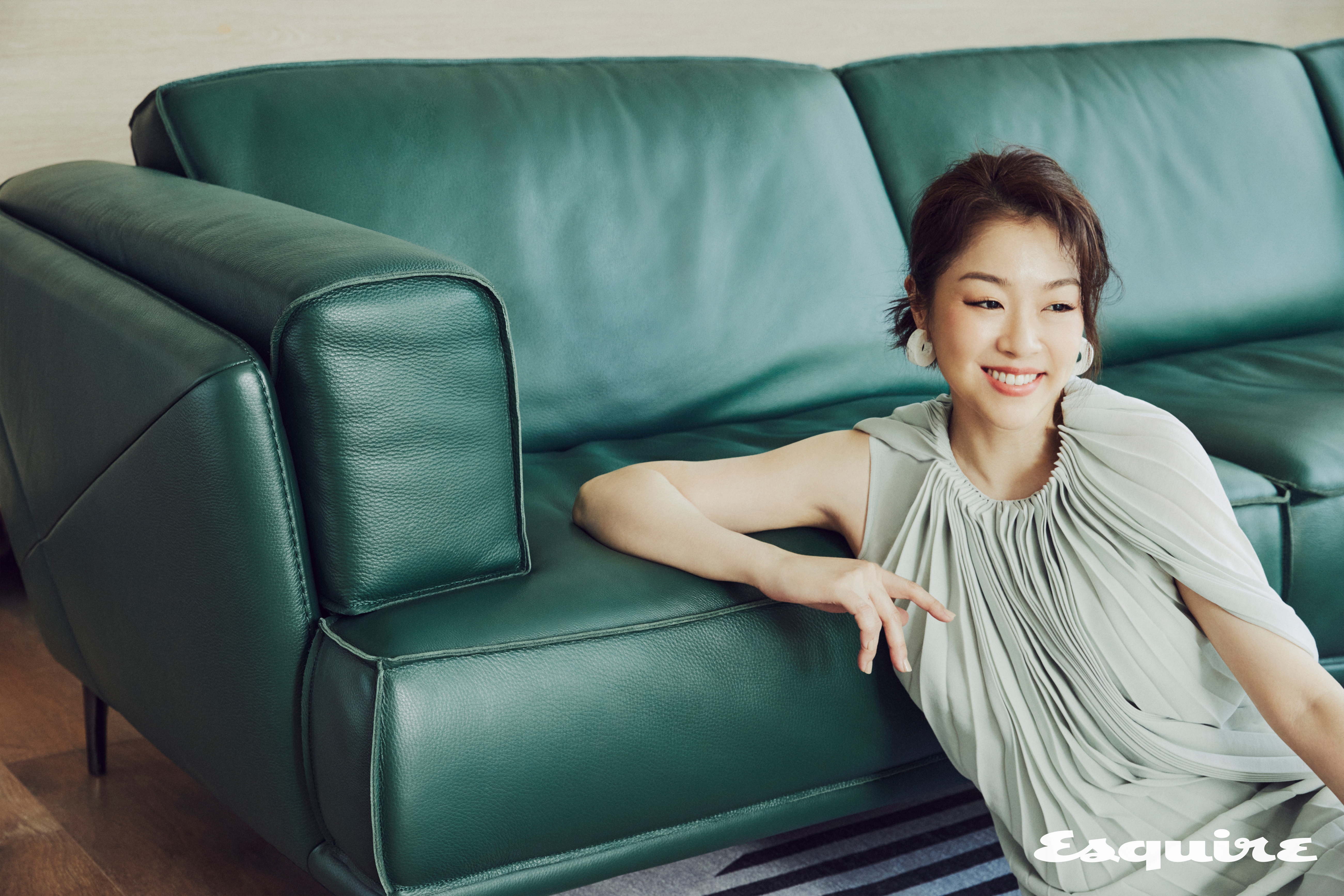 리버쉬 4인 떼르소 통가죽 소파, 가격은 6백만원대, 자코모.