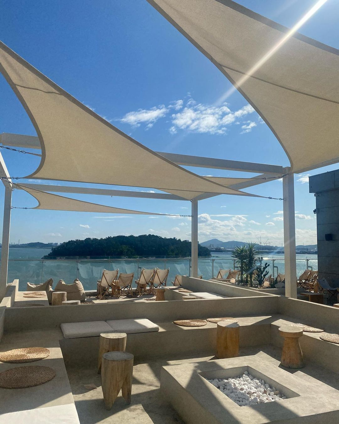 @terrace.in