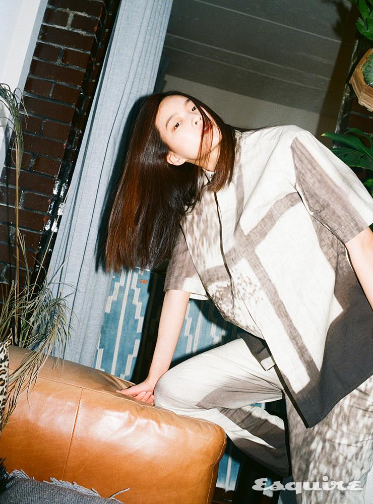 리넨 셔츠 100만원대, 리넨 팬츠 100만원대 모두 펜디.