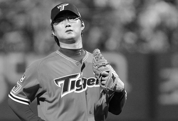 한기주는 팔꿈치, 어깨, 손가락 등 몸에 성한 부위가 없었다. 고교시절부터 당한 혹사때문이었다.