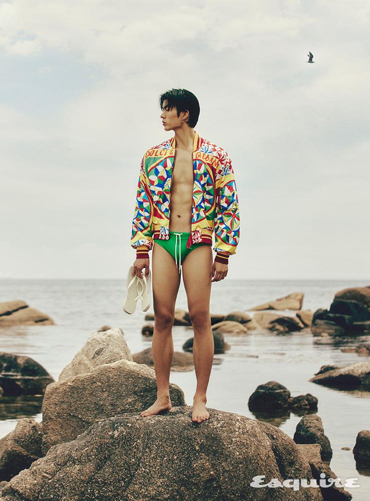 나일론 재킷 가격 미정 돌체앤가바나. 스윔 브리프 4만7000원 마이홈식. 플립플롭 가격 미정 하바이아나스.