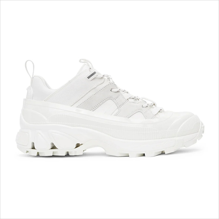 버버리 오프화이트 스니커즈, $695 USD