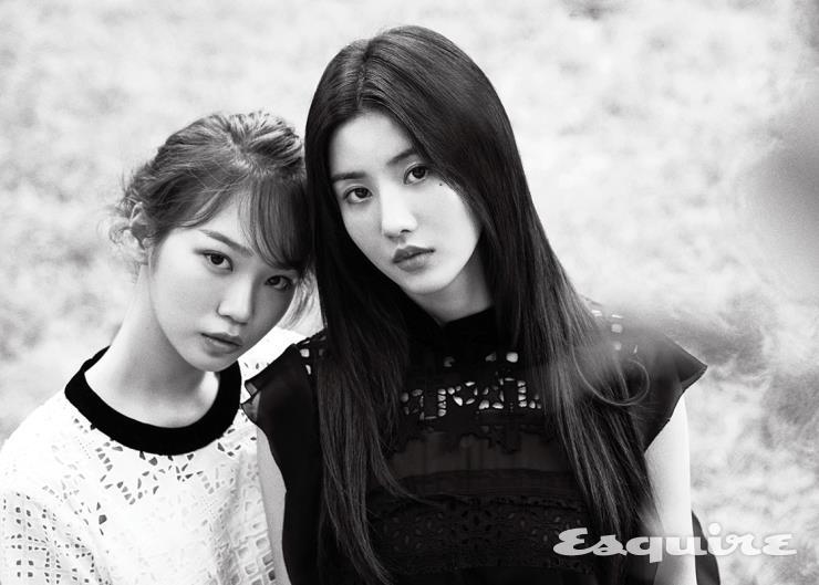 (채원) 화이트 드레스 사카이. (은비) 블랙 드레스 사카이.