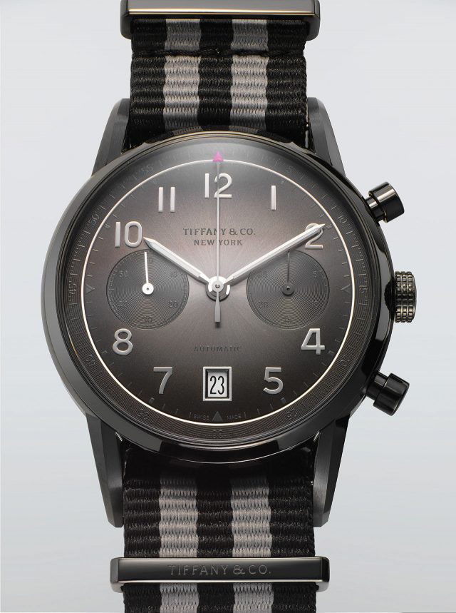 케이스 지름 40mm, 스테인리스 스틸 케이스, 나토 스트랩. 985만원.