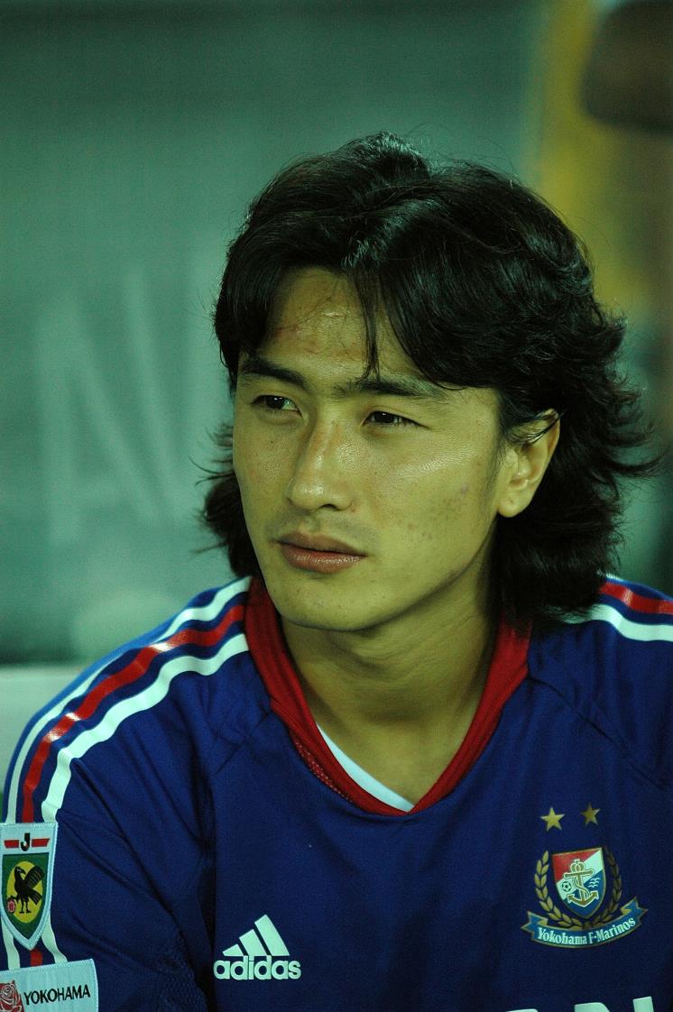 YOKOHAMA, JAPAN - AUGUST 08: (EDITORIAL USE ONLY) Ahn Jung-Hwan of Yokohama F.Marinos looks on during the pre-season friendly match between Yokohama F.Marinos and Reggina Calcio at Yokohama International Stadium on August 8, 2004 in Yokohama, Kanagawa, Japan. (Photo by Hiroki Watanabe/Getty Images)