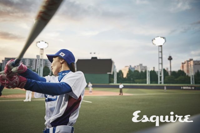 12 박수빈 / 포수, 1990년생“소프트볼 선수였는데 야구가 더 잘 맞는 거 같아요. 소프트볼할 때도 매번 상비군만 했고, 국가대표는 이번이 처음이에요. 끝내기로 끝내는 드라마를 꿈꿔요.”