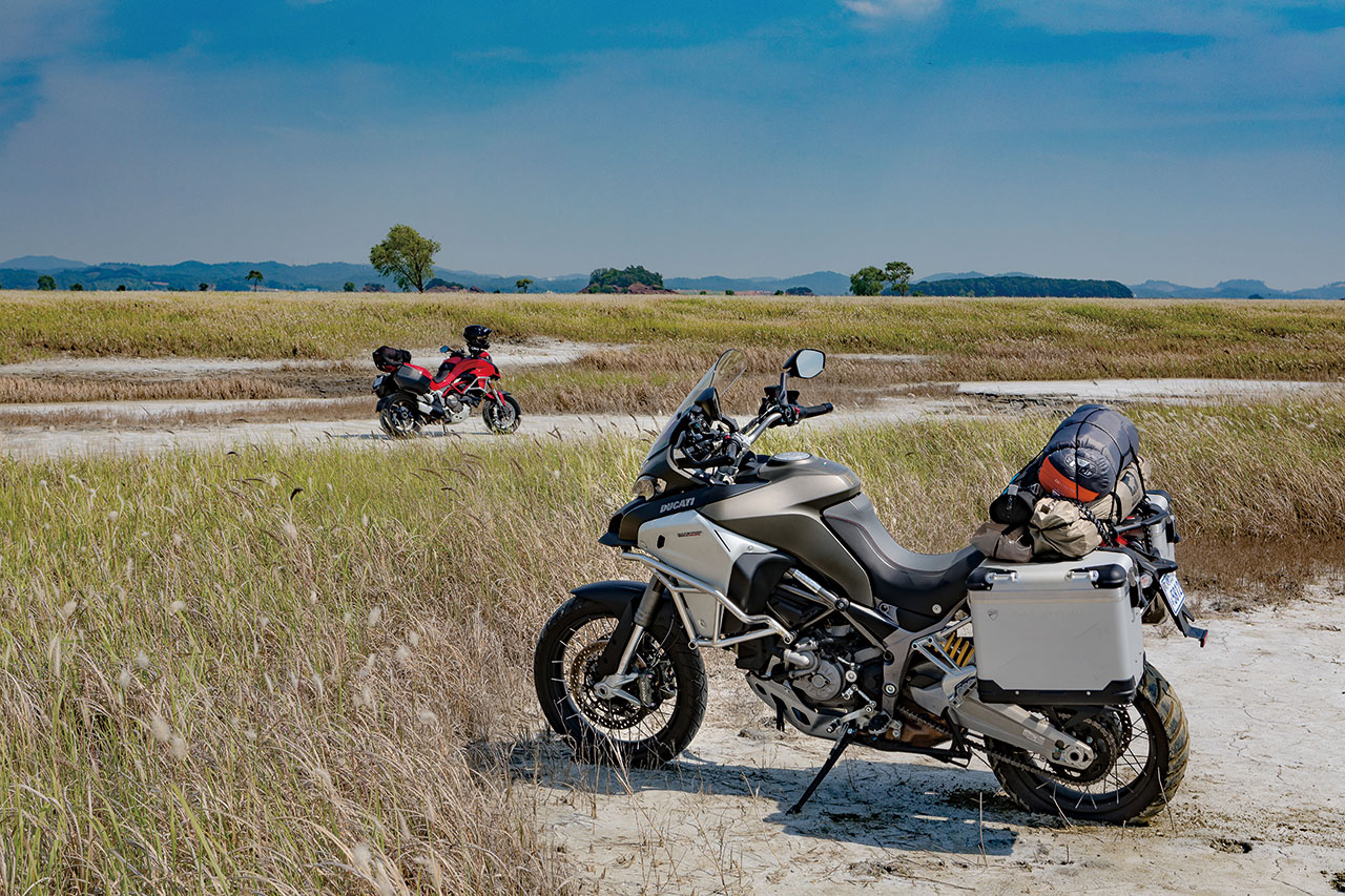 완벽한 투어러 두카티 멀티스트라다 - 에스콰이어 코리아