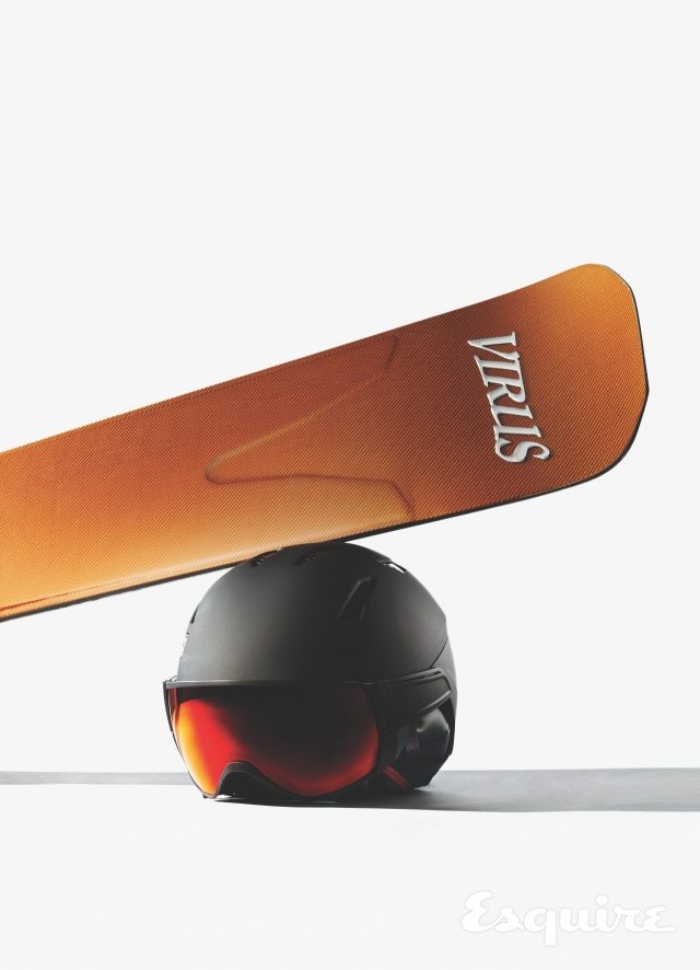 데크 버서커 II 자일론 183 410만원 바이러스 by EXTM 코퍼레이션(extmmall.co.kr). 헬멧 드라이버 플러스 바이저 48만원 살로몬 by 보드라인(www.boardline.co.kr).