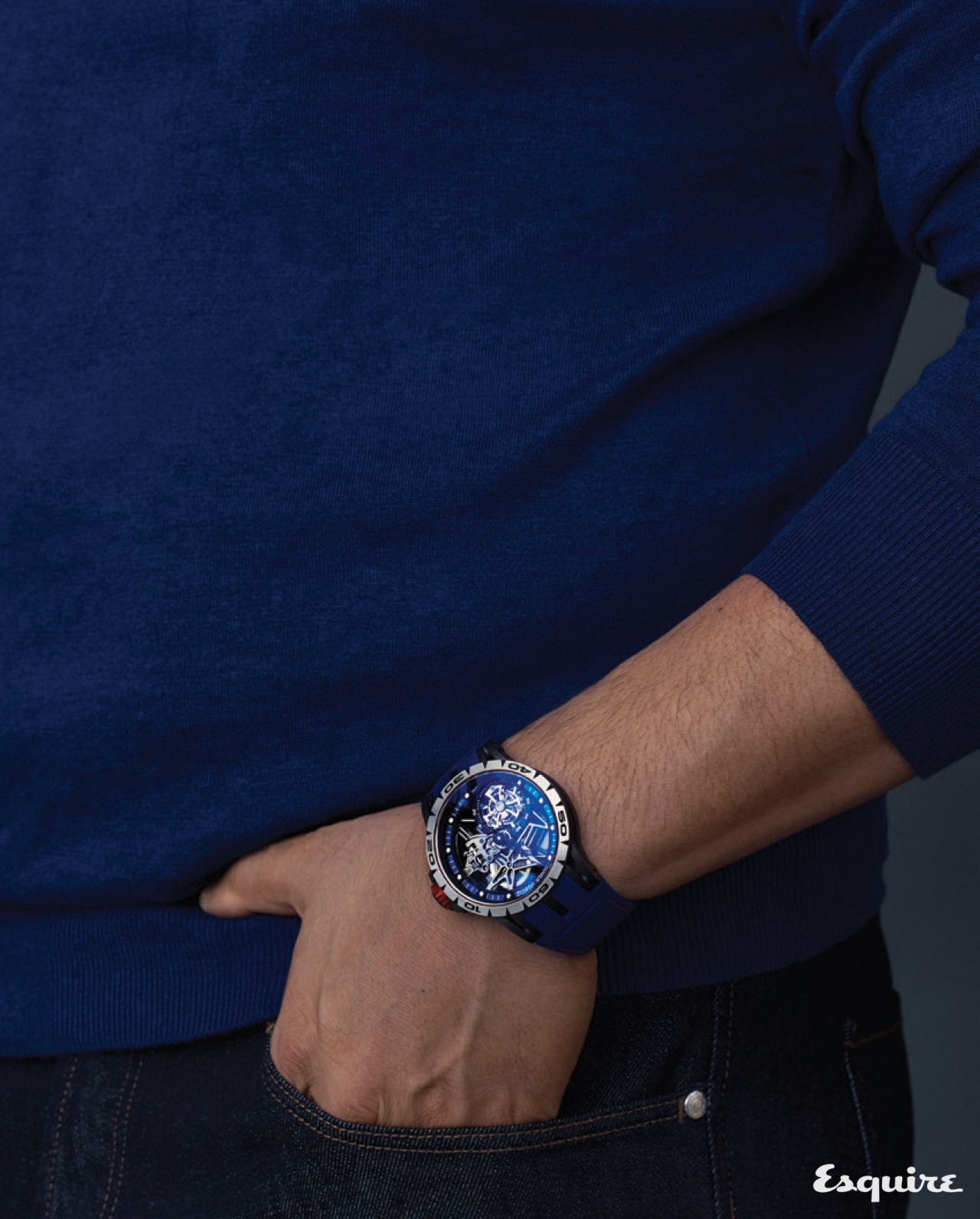 티타늄 케이스에 추신수의 색을 입힌 시계 로저드뷔 엑스칼리버 스파이더 스켈레톤 플라잉 투르비용 추신수 에디션.