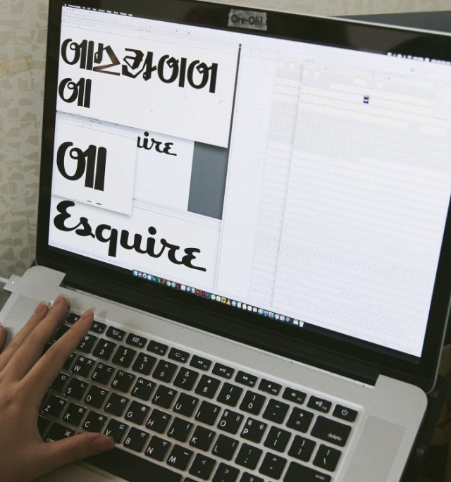 오래오 스튜디오의 ‘에스콰이어’ 한글 서체 제작 과정. “그렇게 어려운 글자는 없었는데 욕심나는 글자가 ‘콰’였어요. 잘하면 더 재미있게 할 수 있을 것 같아서 가장 오랜 시간 만졌던 것 같아요. 의 도전적이고 과감한 느낌을 담는 데 집중했어요.”