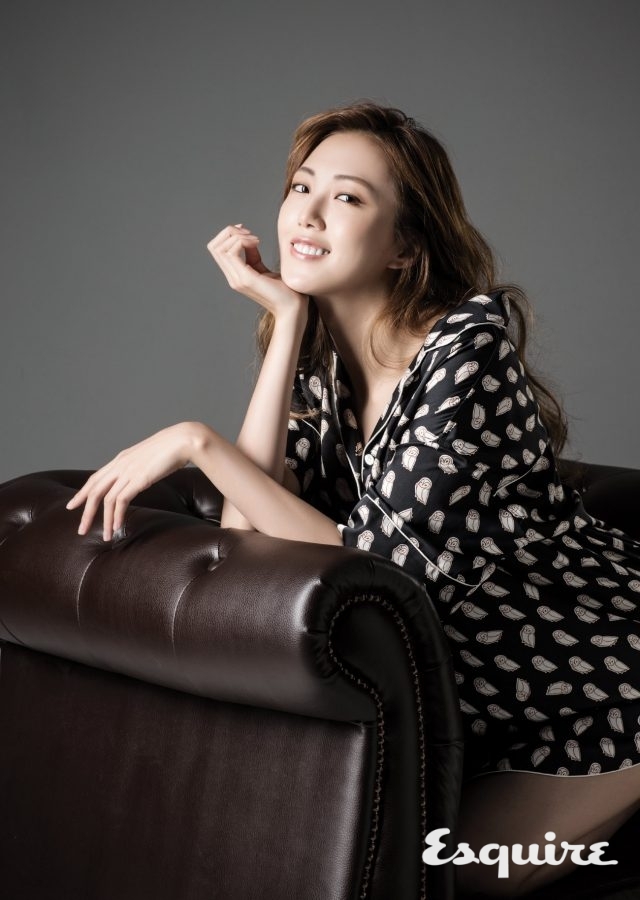 Funny Joke from A Beautiful Woman - Esquire Korea 2016년 8월호