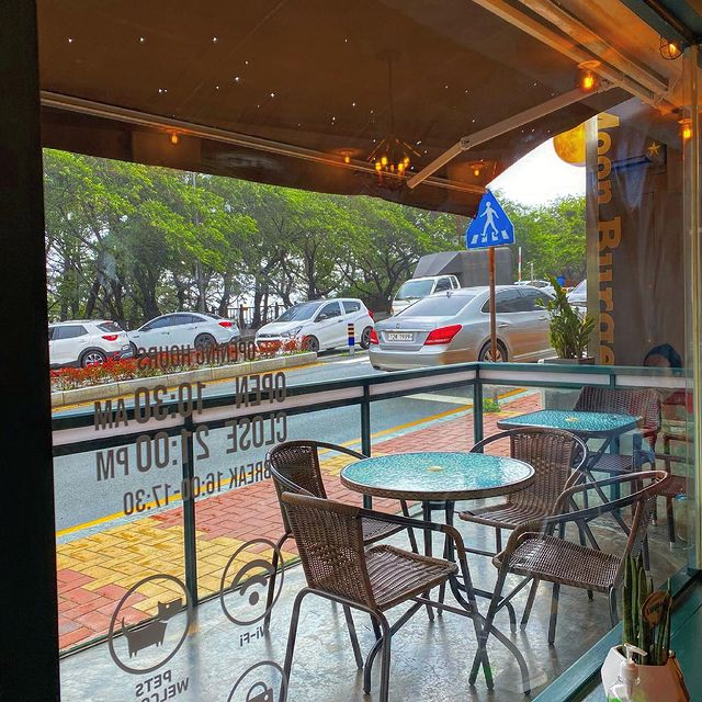 @moon6burger