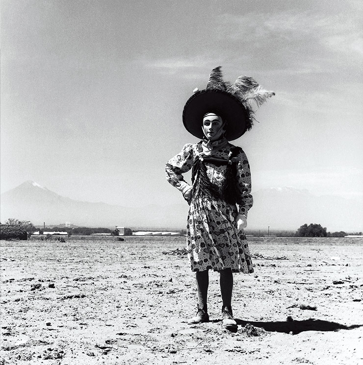 Carnaval, Tlaxcala, Mexico, 1974, Tirage gelatino-argentique Silver gelantine print ⓒ Graciela Iturbide