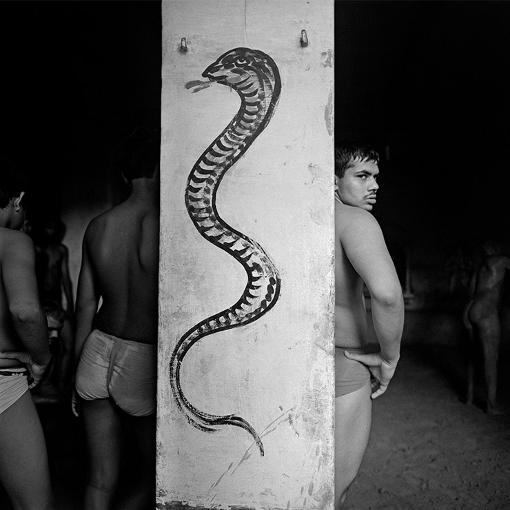Benares, India, 2000, Tirage gelatino-argentique Silver gelantine print ⓒ Graciela Iturbide