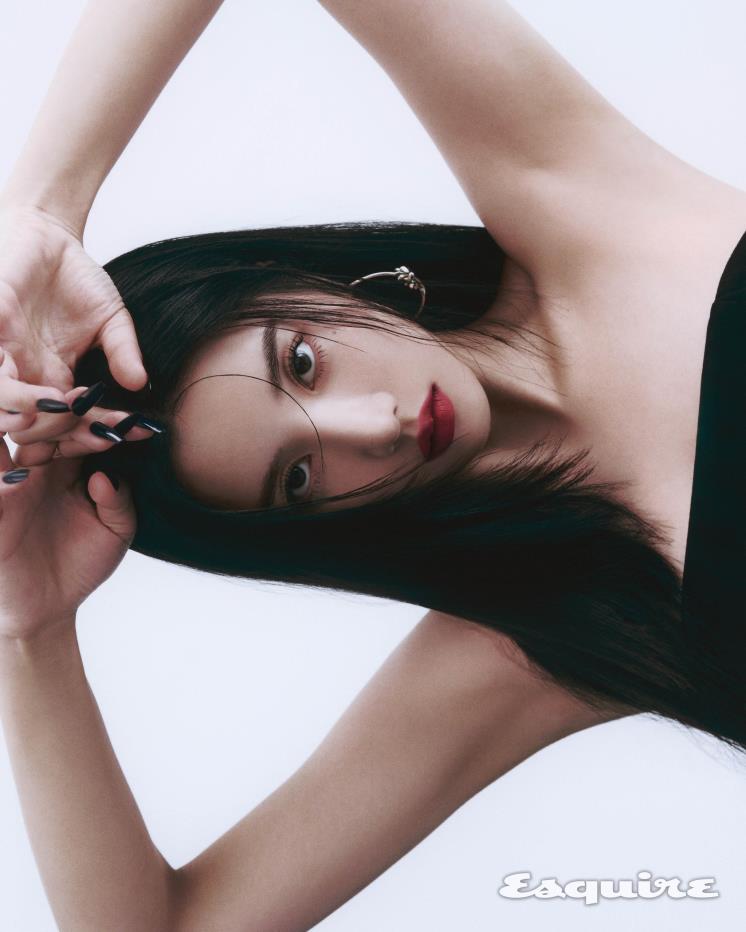 원피스 샵사이다. 후프 이어링 크롬하츠. 네일팁 핑거 수트.