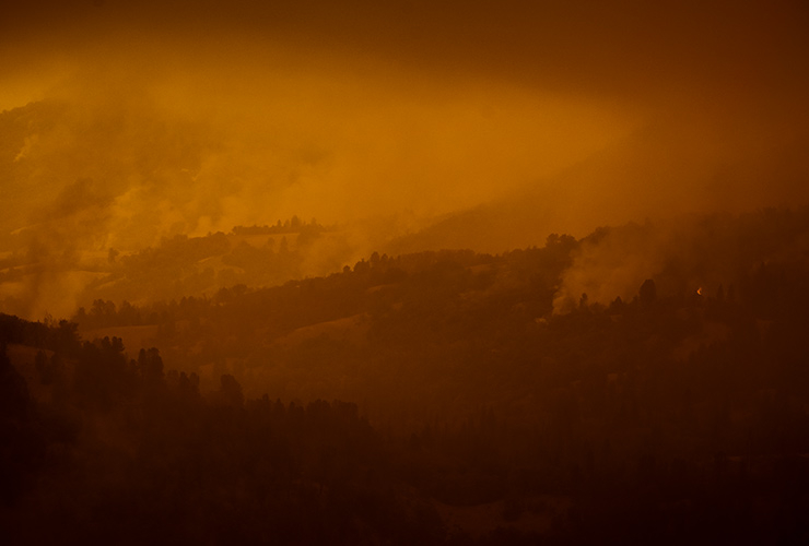 지난해 9월, 캘리포니아에서 발생한 대규모 산불 때문에 주황색으로 변한 하늘. 서울시 크기의 약 16배가 전소됐다. 기후변화가 지속되면 산불 발생 역시 증가할 것으로 예상된다.