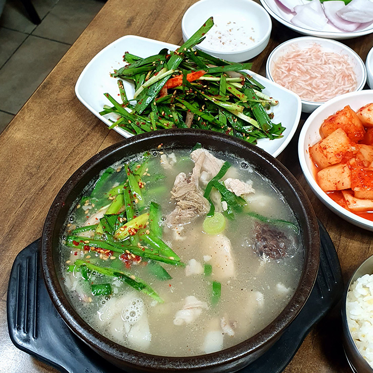 가마솥족발순대국