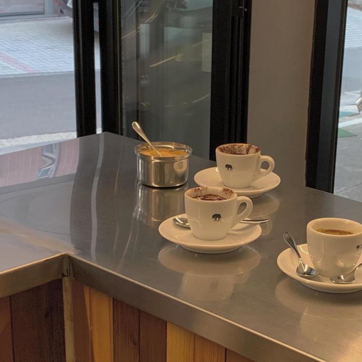 @leesarcoffee