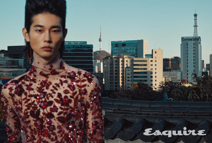 주얼 디테일 메시 톱, 이어링 모두 가격 미정 구찌.