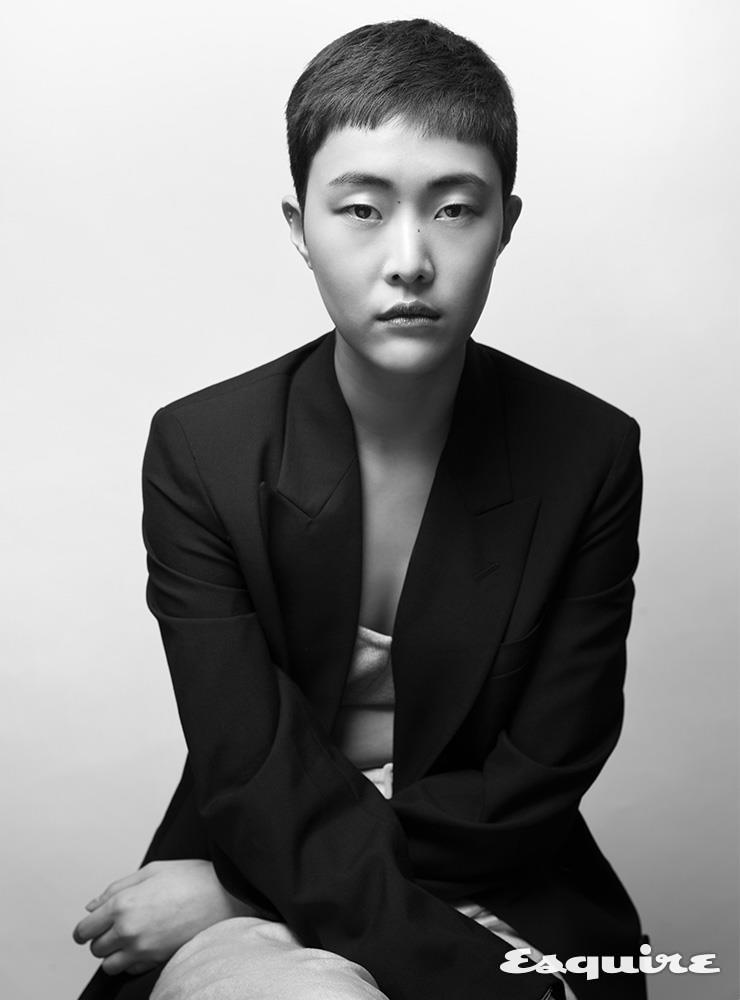 재킷 렉토. 브라톱, 슬랙스 모두 스타일리스트 소장품.