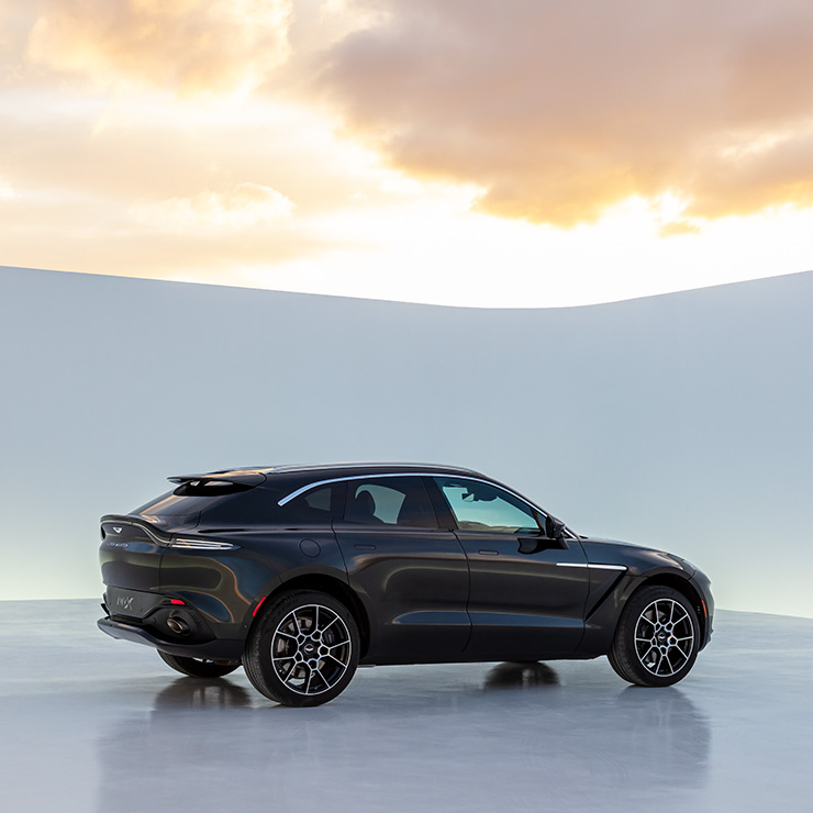 ASTON MARTIN DBX