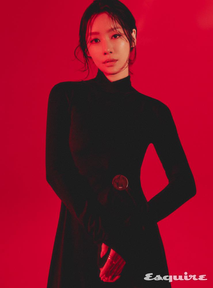 금속 핀 장식 원피스 질 샌더. 링 스타일리스트 소장품.