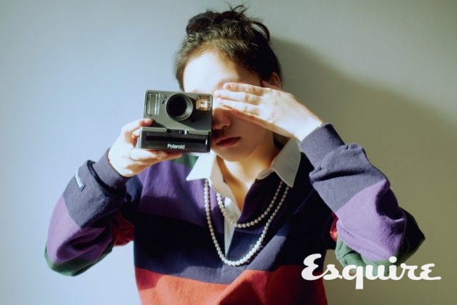 럭비 셔츠 바바리안. 진주 목걸이 타사키.