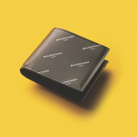 로고 패턴 지갑 45만원 발렌시아가.
