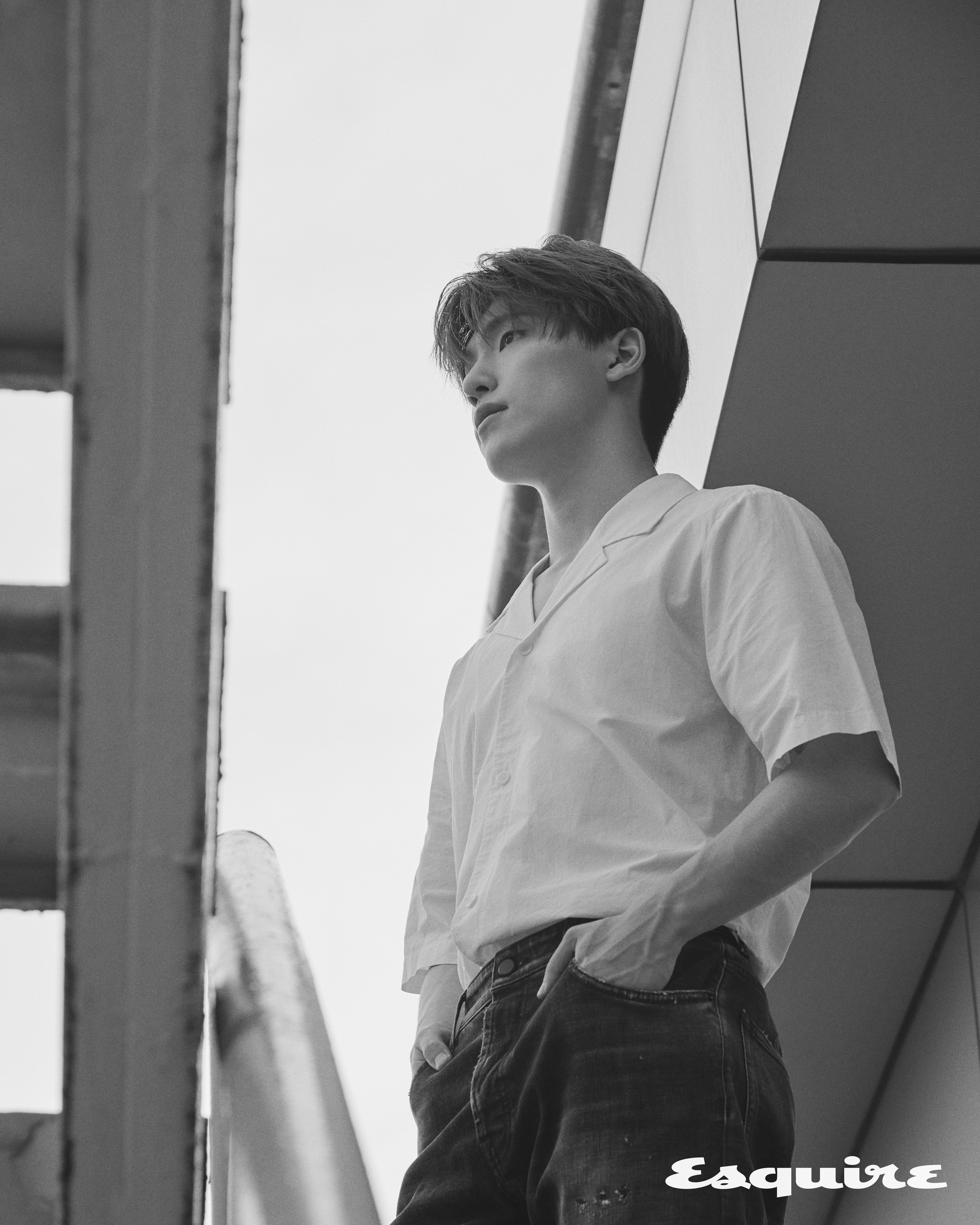 화이트 셔츠 코스, 데님 팬츠 돈더풀러 by 코에보.