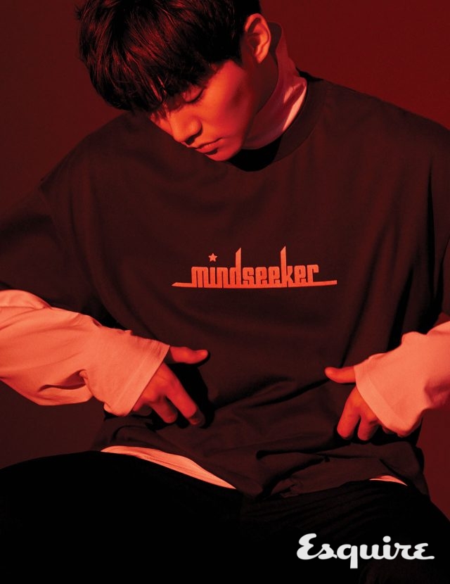 의류는 모두 스타일리스트 소장품.