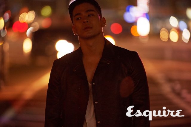 가죽 라이더 재킷 가격 미정 살바토레 페라가모. 민소매 톱 에디터 소장품.