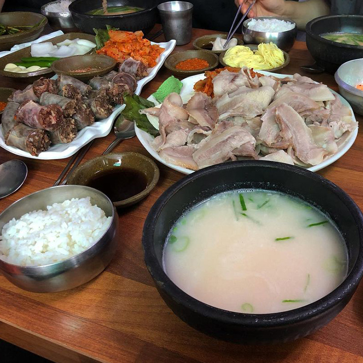 영진돼지국밥(@mozzzzi_lee)