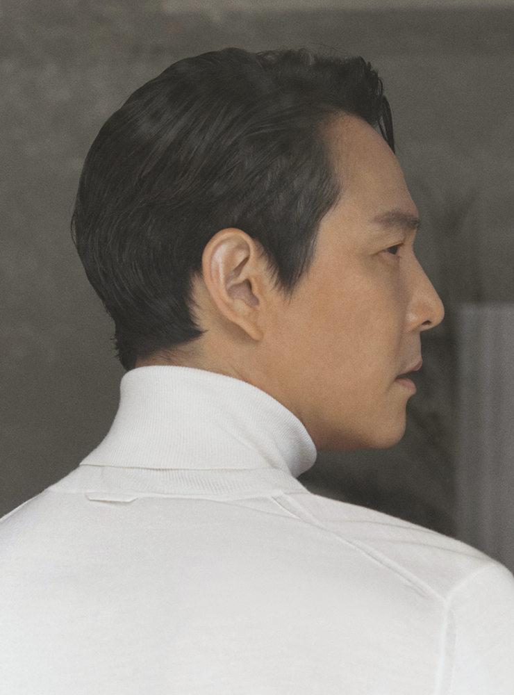 크림 컬러 터틀넥 니트, 에르메네질도 제냐. 