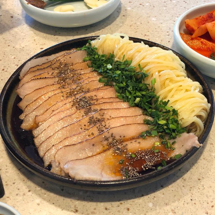 엄용백 돼지국밥 종각점
