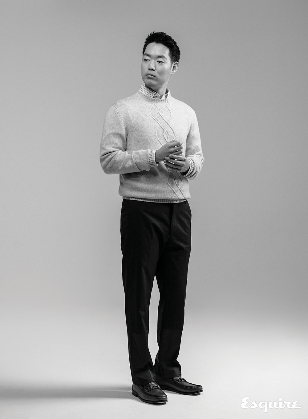 셔츠 브룩스 브라더스. 니트 로로피아나. 바지 코스. 로퍼 까르미나 by 유니페어.