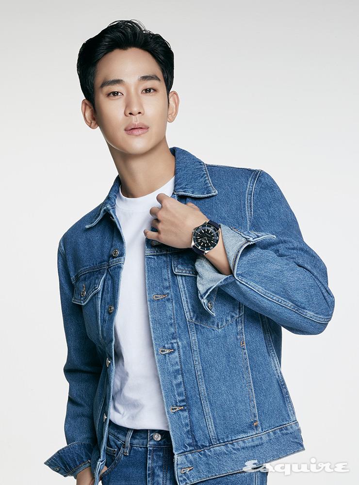 캐주얼한 블루 패브릭 소재와 사파이어 크리스털이 어우러진 디자인. 최대 80시간 파워 리저브 무브먼트를 탑재해 심해에서도 완벽한 가독성을 제공하는 오션스타 GMT. 1백55만원. MIDO