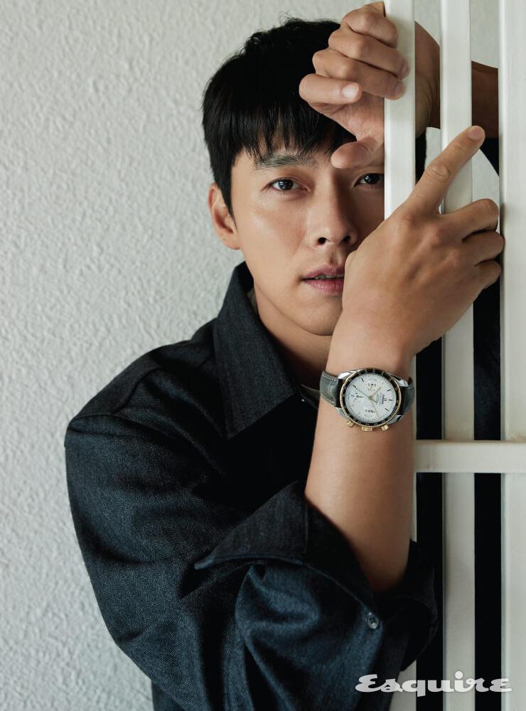  스테인리스스틸 및 18K 옐로 골드 케이스에 그린 알루미늄 링을 장식한 스피드마스터 38 코-액시얼 크로노그래프.