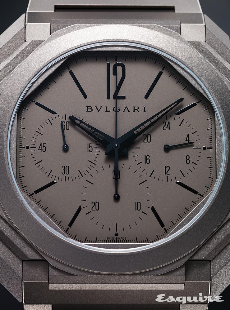 42mm 티타늄 케이스, 오토매틱 무브먼트, 옥토 피니씨모 크로노그래프 GMT 오토매틱 2천1백만원대 불가리.