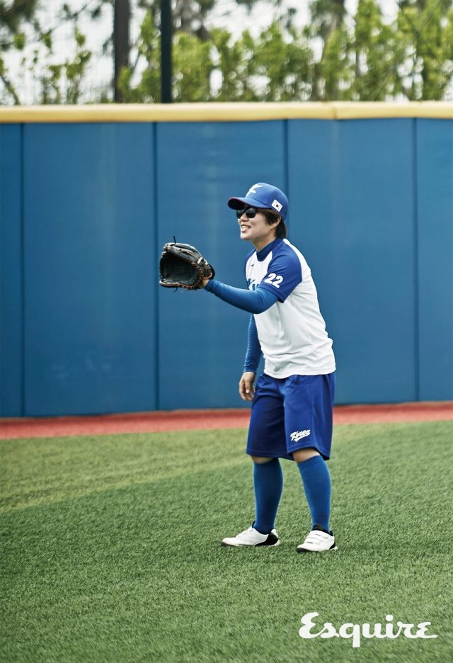 22 김혜리 / 투수, 1980년생 “2005년 여자 야구 동호회 이야기를 다룬 다큐멘터리를 보고 야구를 시작했어요. 아직은 실감이 나지 않는데, 미국에 도착하면 그때부터 굉장히 떨릴 것 같아요.”