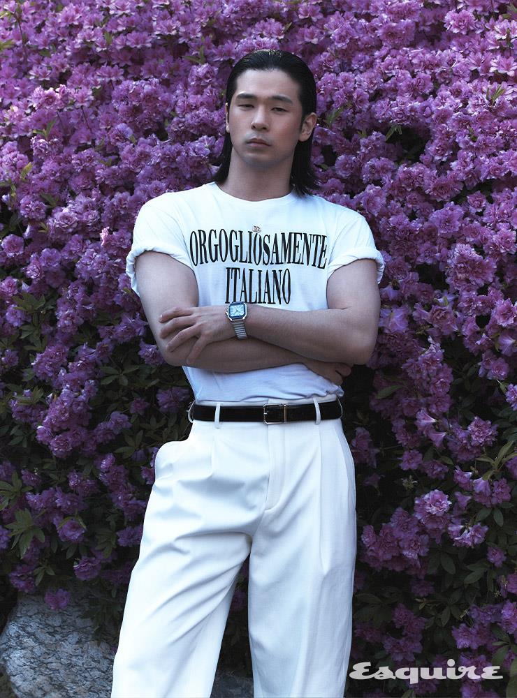 레터링 티셔츠, 벨트 모두 가격 미정 돌체앤가바나. 팬츠 가격 미정 에르메스. 산토스 드 까르띠에 워치 가격 미정 까르띠에.