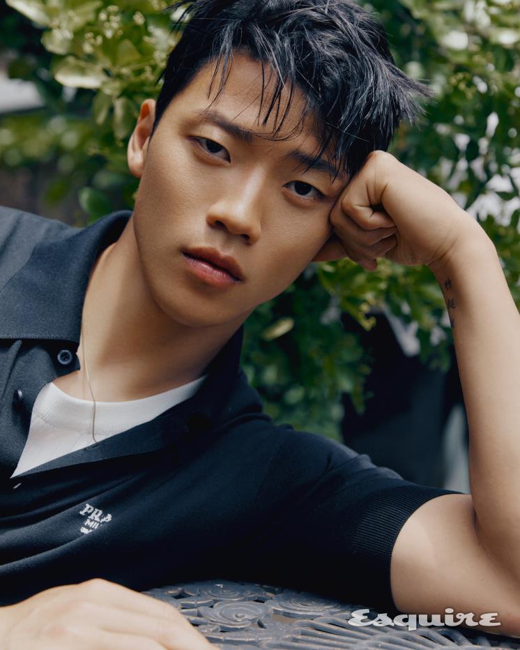 황희찬 선수 화보 B컷.