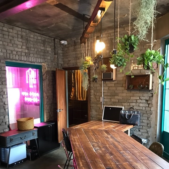 @comm.on_casualpub