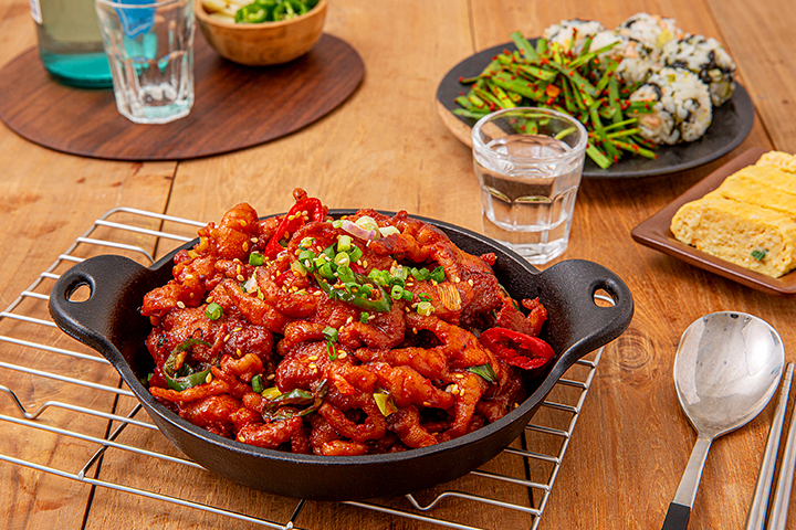 직화무뼈닭발. 물론 집에서 끓였을 땐 이 사진과 좀 다릅니다. 