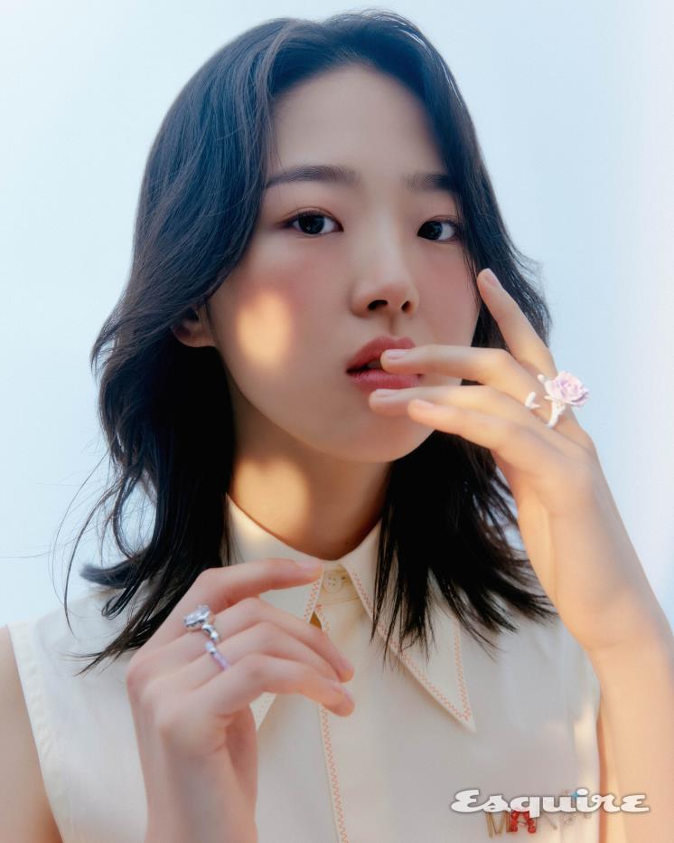 원피스 마르니. 로즈 링 아크네 스튜디오. 큐빅 링 낫띵벗미. 퍼플 비즈 링 비엔비투.