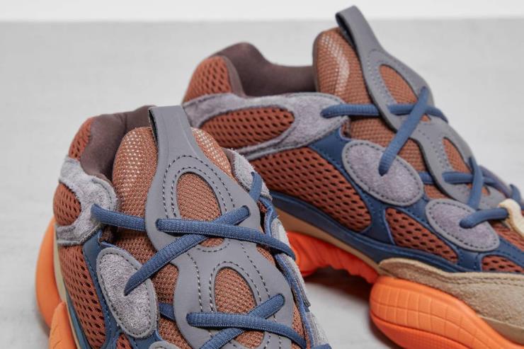 아디다스 YEEZY 500 'Enflame' 5월 출시 임박